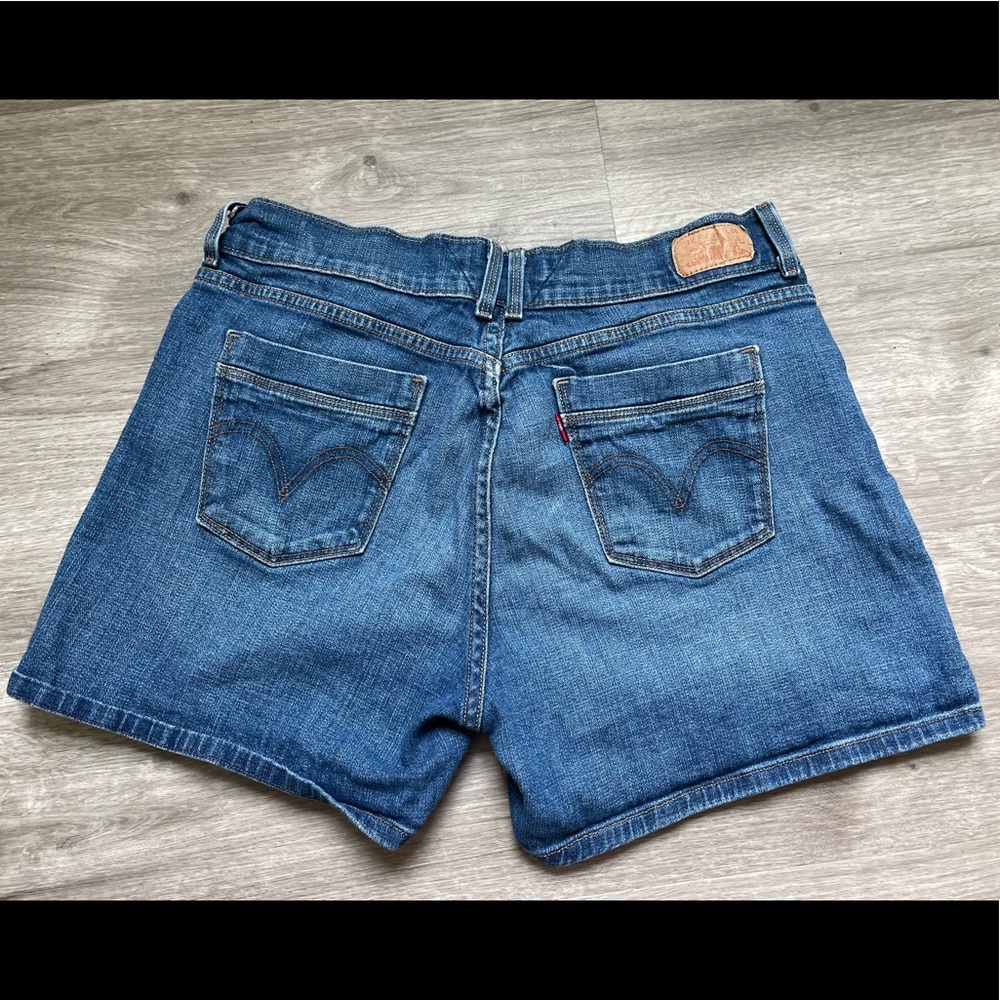 Vintage Levi’s high waisted mom shorts